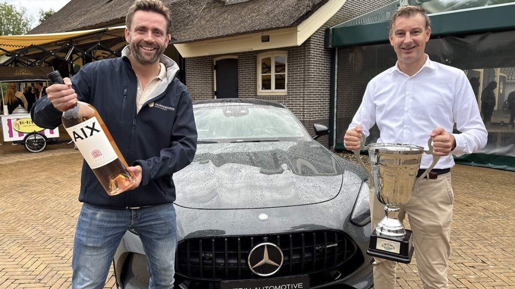 De Telegraaf | Paardekooper bij de autorally Vechtstreek